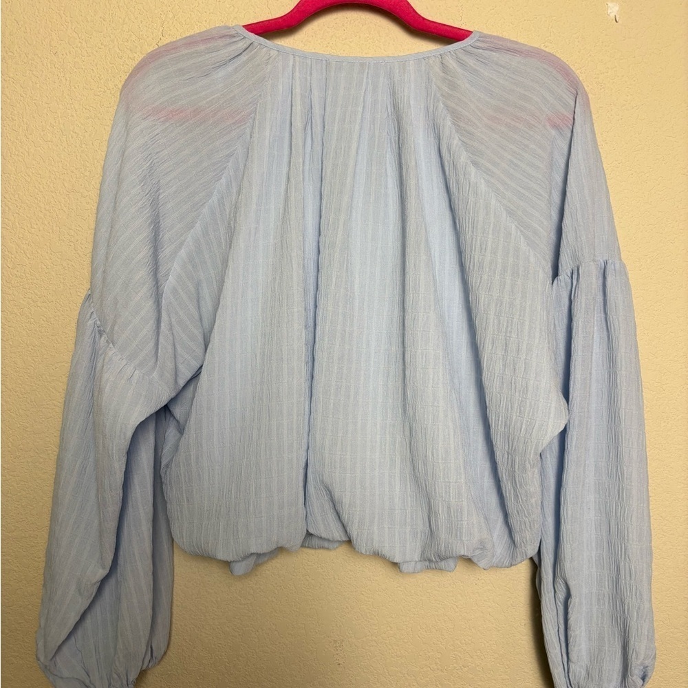Wayf Pastel Blue Crepe Textured Long Blouson Sleeve Bubble Hem Cropped Blouse L - Picture 6 of 10